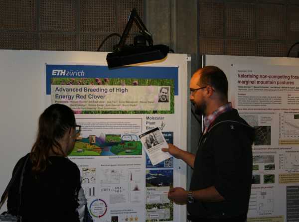Enlarged view: Michael Ruckle presenting his poster
